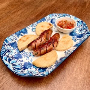 Chorizo Argentino. 2 chorizos argentinos con arepa de maiz blanco. LA COLINA - Hotel Cottage 
